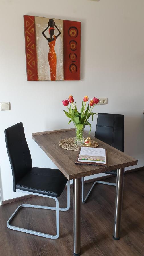 Seensucht & Urlaubstraeume, Ferienwohnung "Seerose" Grossraeschen Esterno foto